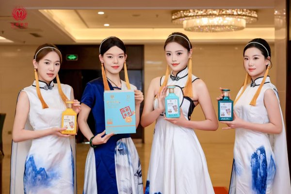 富灯网配资 贵州湄窖酒业陈雅兼香系列新品在郑州上市发布